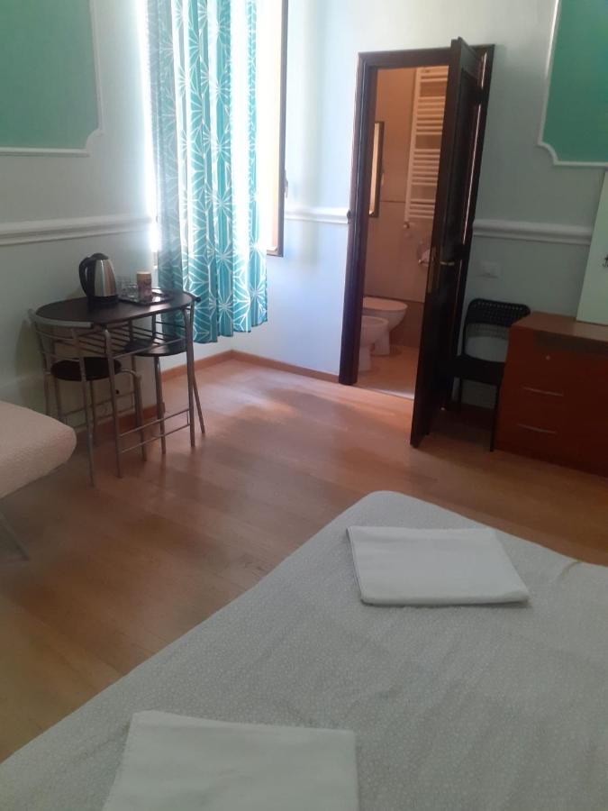 Auberge de jeunesse R.T. House'S à Rome Extérieur photo